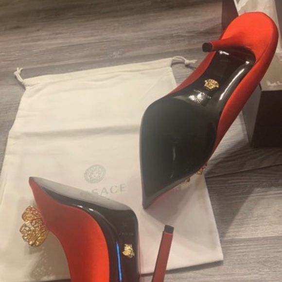 Versace V Bow Pumps - Picture 3 of 5